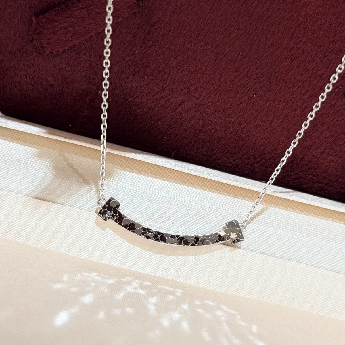 Halsband i S925 sterlingslv med smile bar