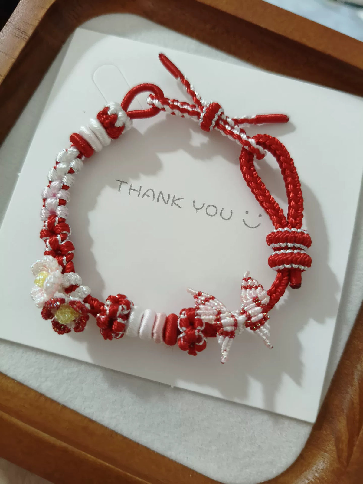 Handgeweven rood-wit koordarmband floral