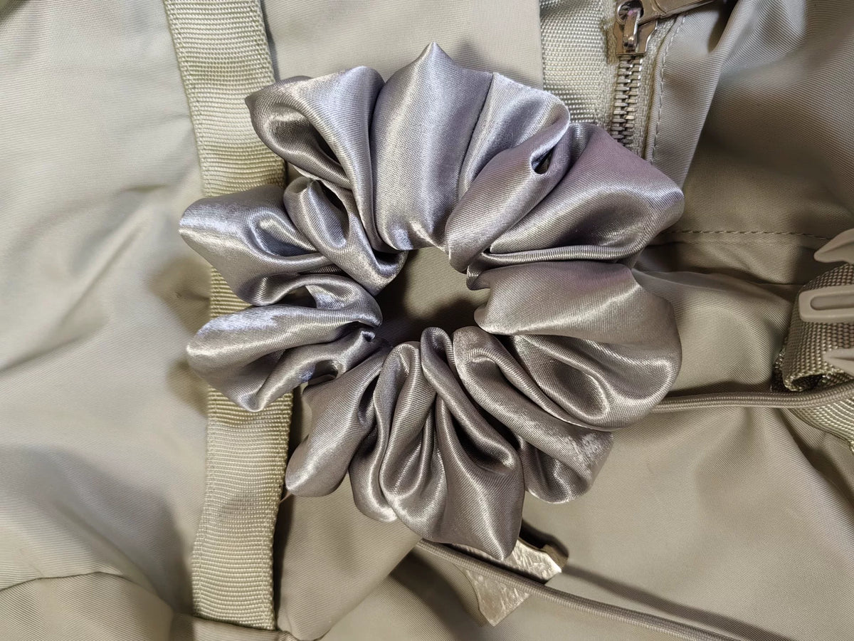 Elastico in raso grigio fatto a mano
