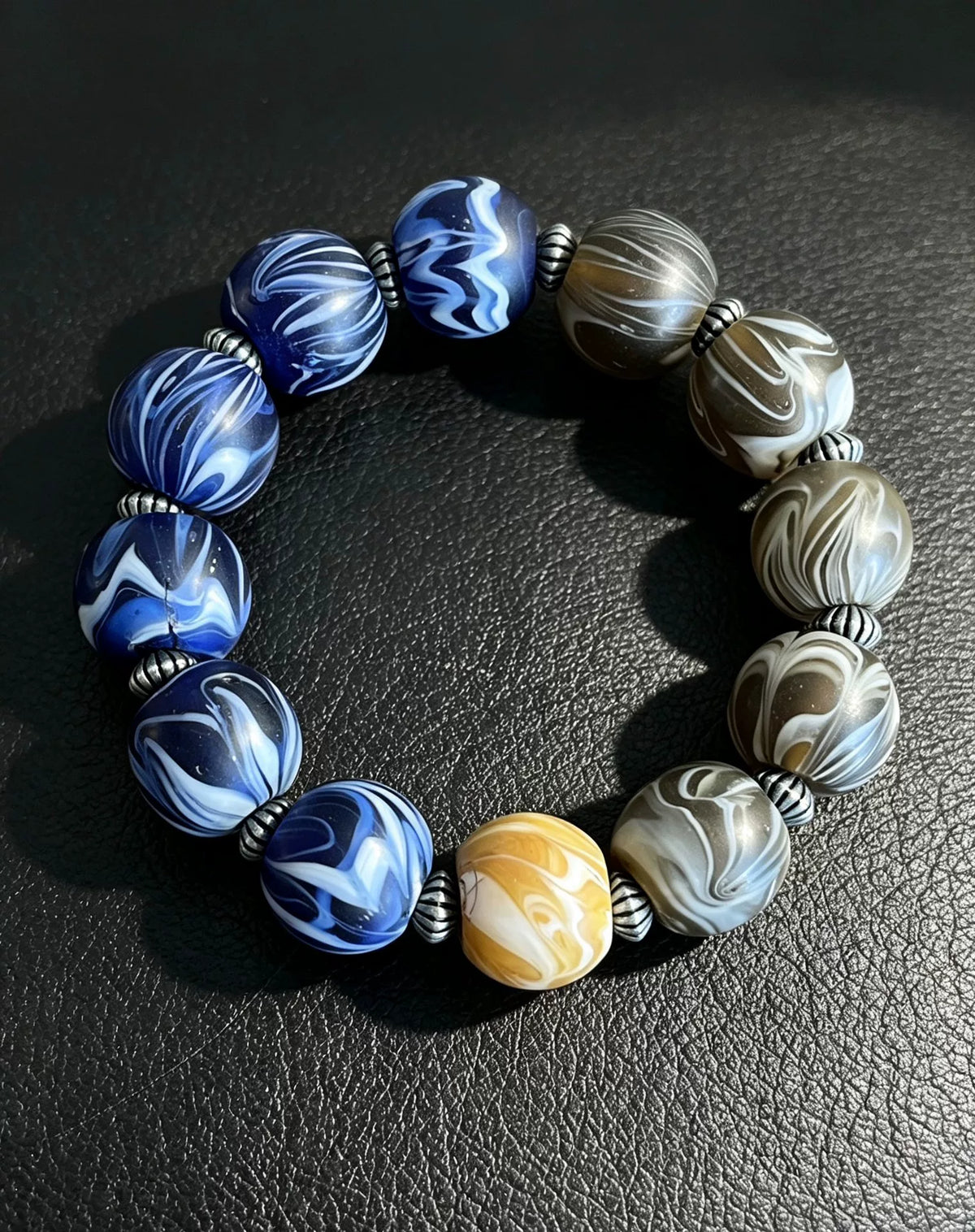 Glas-Perlenarmband mit Metall-Spacers