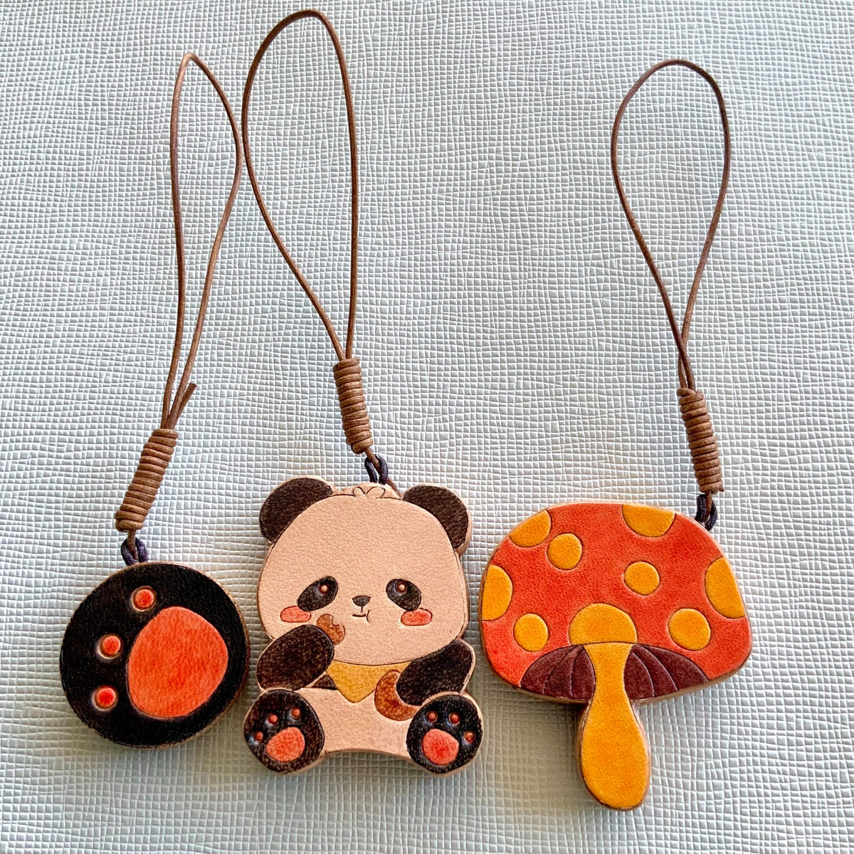 Chaveiro e Pendente de Bolsa em Couro Italiano Panda