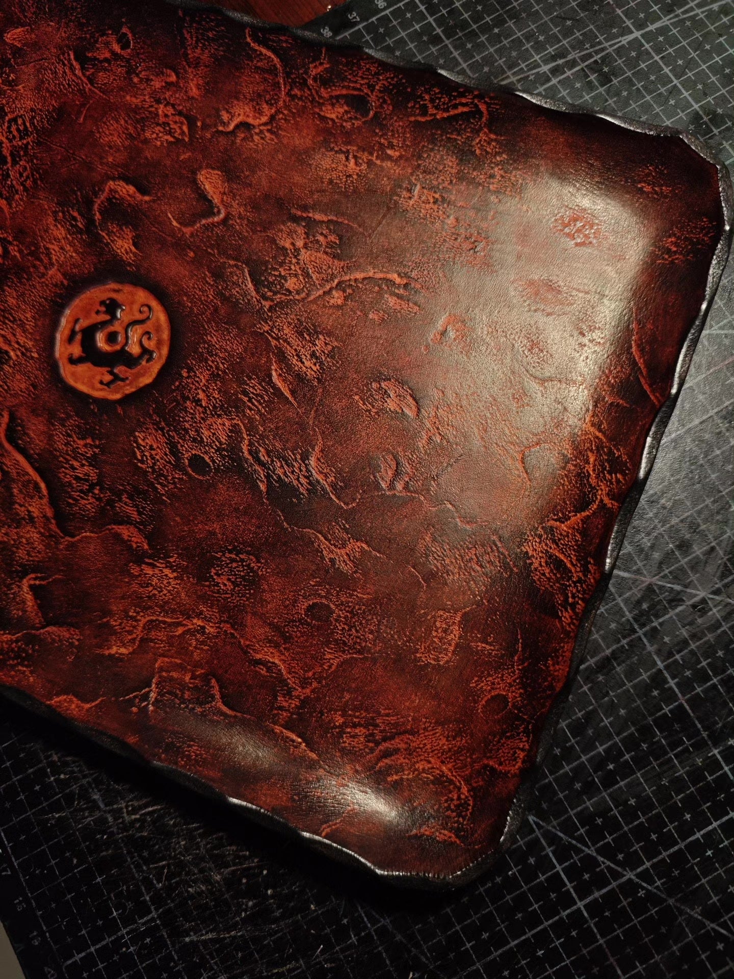 4mm Thick Fat-Tanned Leather Rectangular Tray with Embossed Medallion
