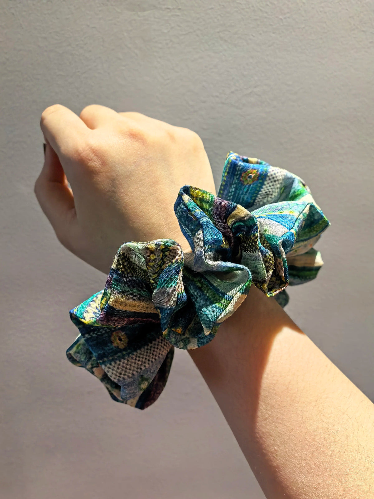 Handgefertigte Ramie-Scrunchie