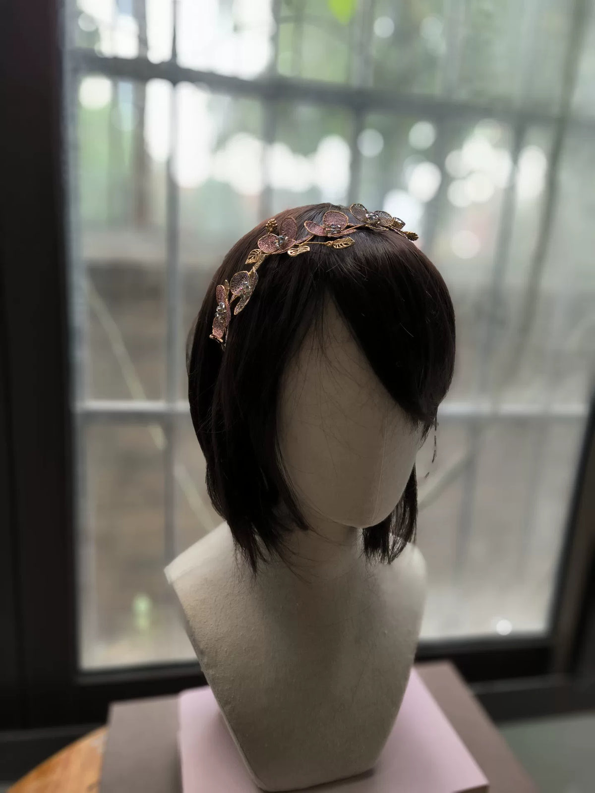 ハンドメイド 銅ワイヤーのフラワーヘッドバンド - ピンク＆ラベンダーの花びら