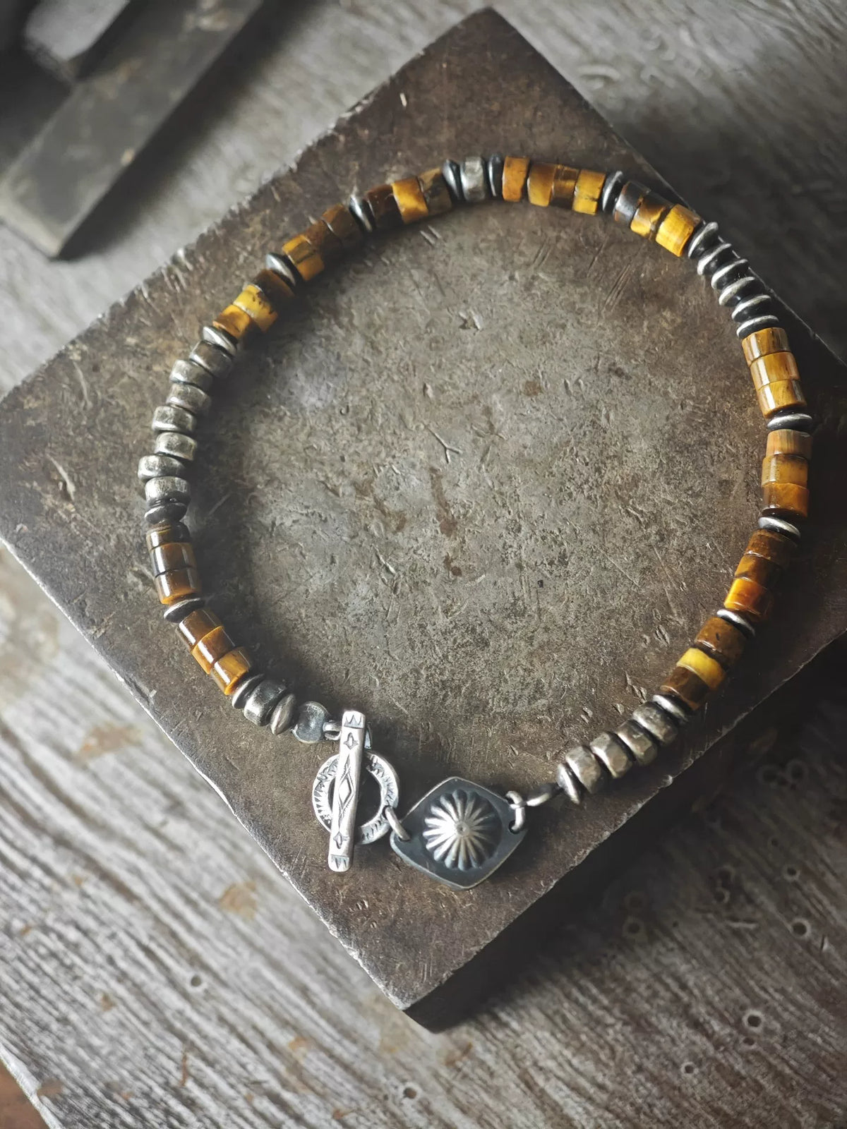 Braccialetto in occhio di tigre e argento 925 stile Navajo
