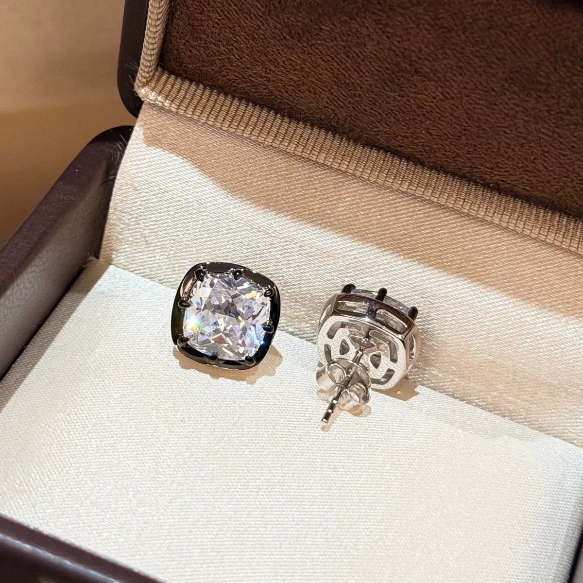S925シルバー ブラックエナメル クッション ピアス