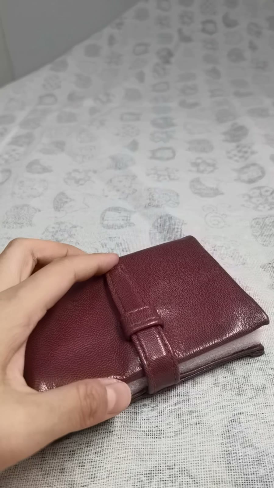 Raccoglitore ad anelli in pelle di capra cerata oxblood