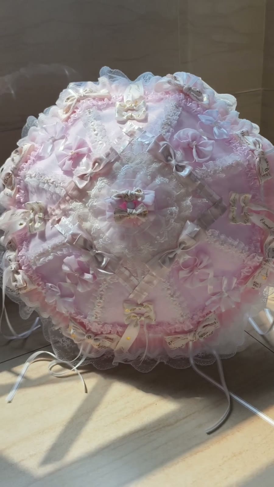 Ombrelle en dentelle Lolita rose et dorée, faite à la main