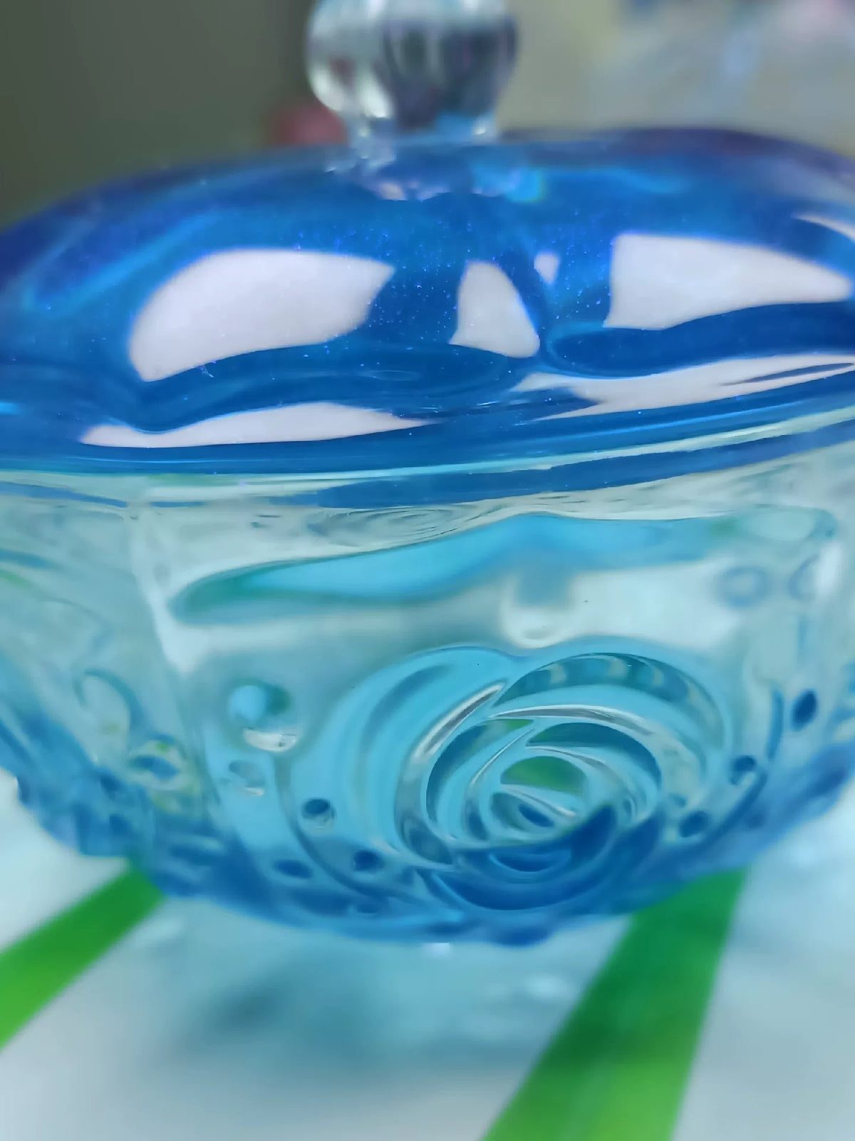 Florale Glas-Schmuckdose mit Deckel