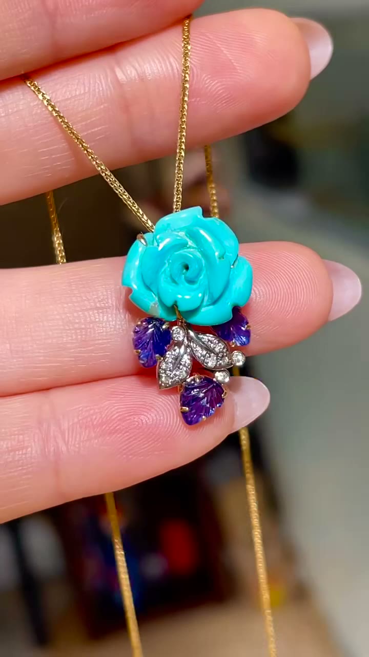 Pendente de Rosa de Turquesa Esculpida em Ouro 18K