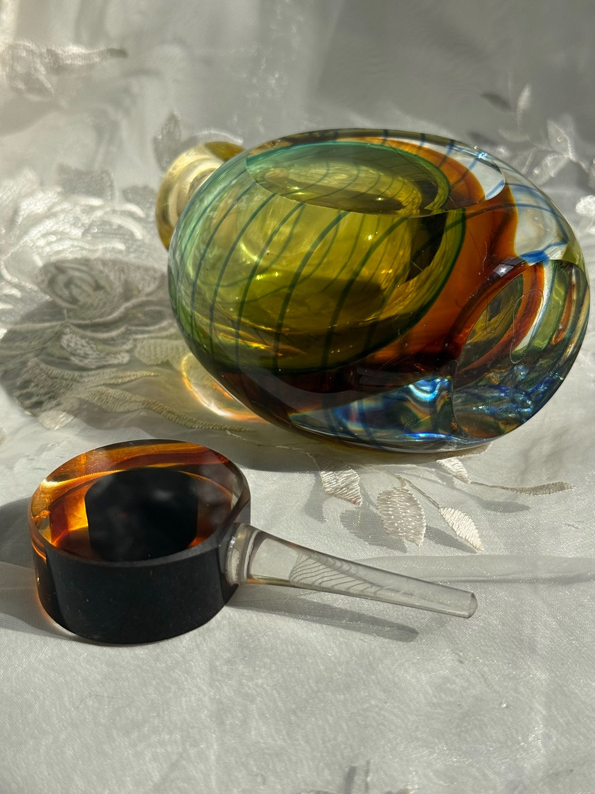 Flacon à parfum ou vase en verre vert et ambre vintage