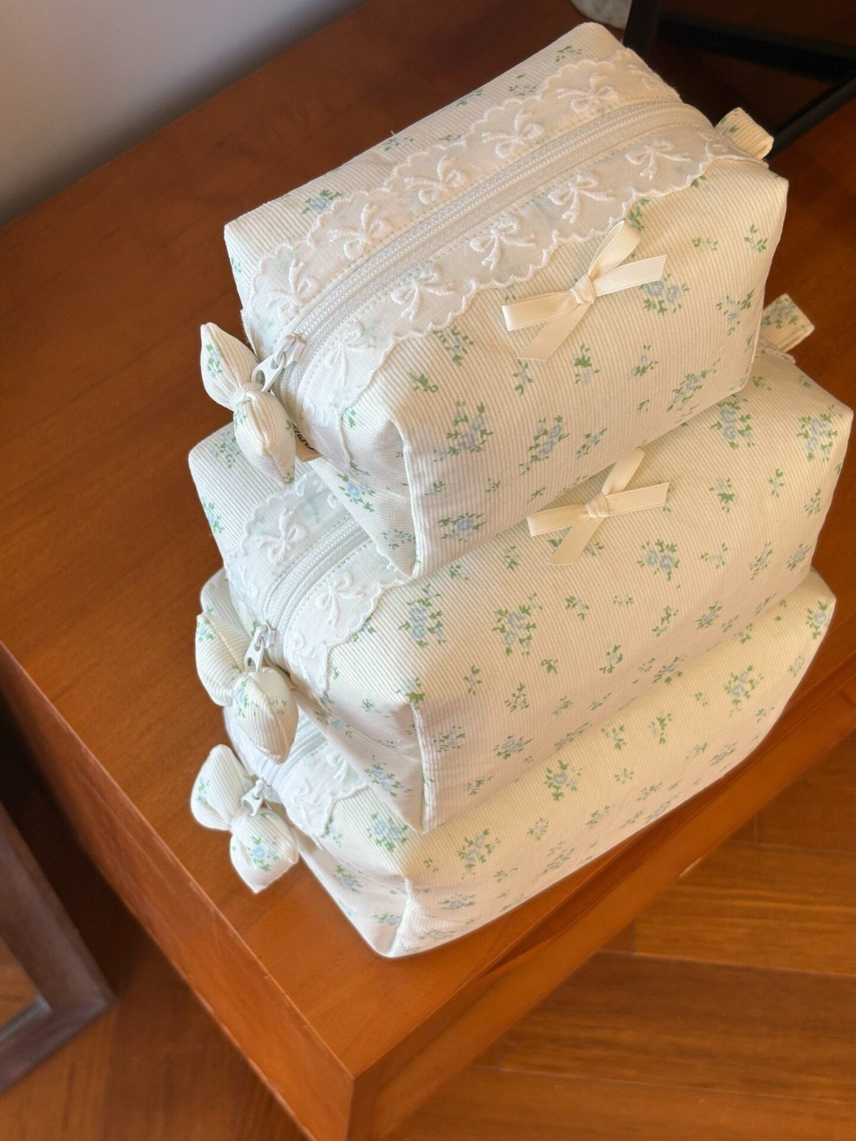 Mintfarbenes Blumen-Cord-Kosmetiktaschen-Set