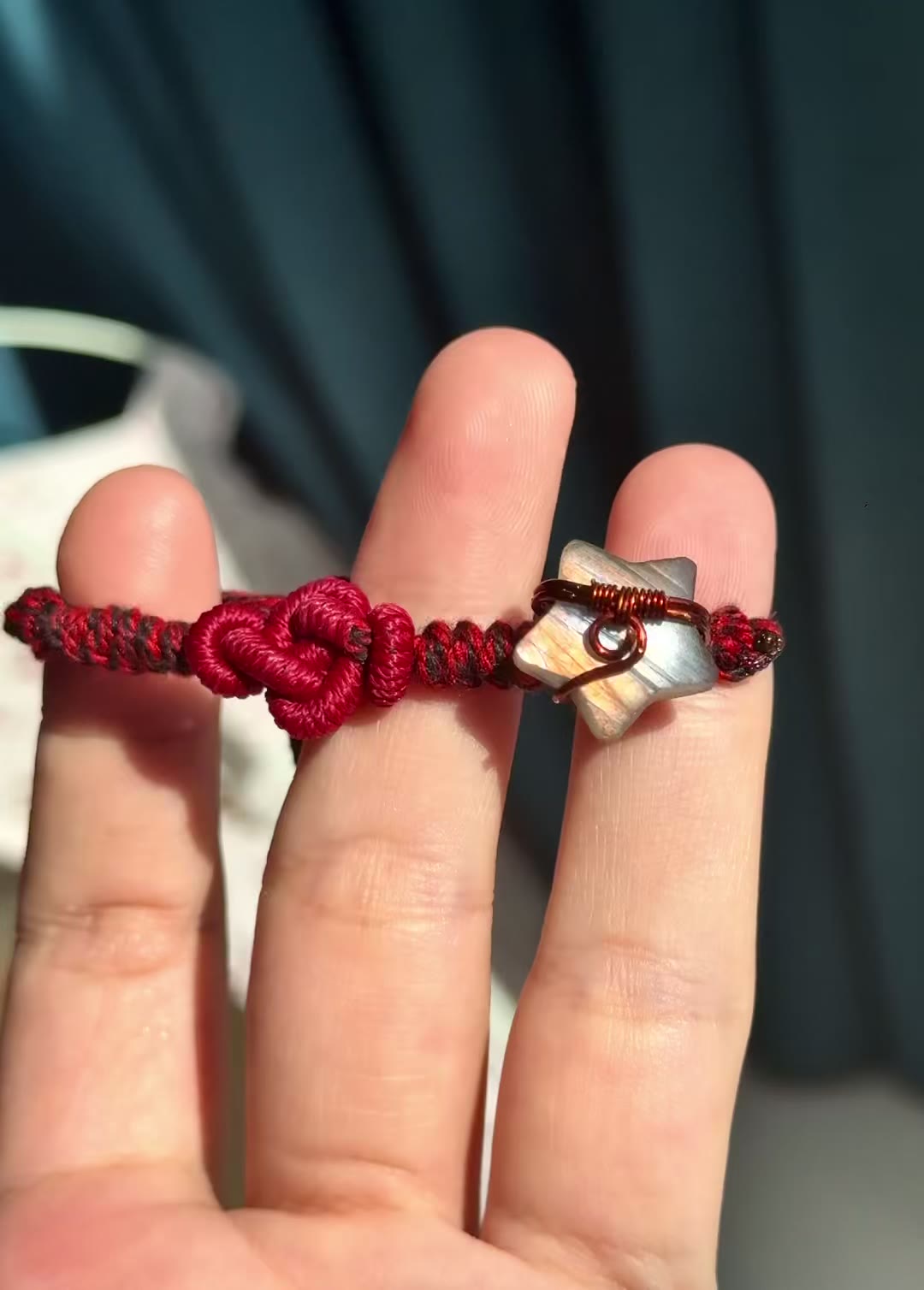 Labradorit-Armband mit geschnitztem Stern und Ruyi-Knoten