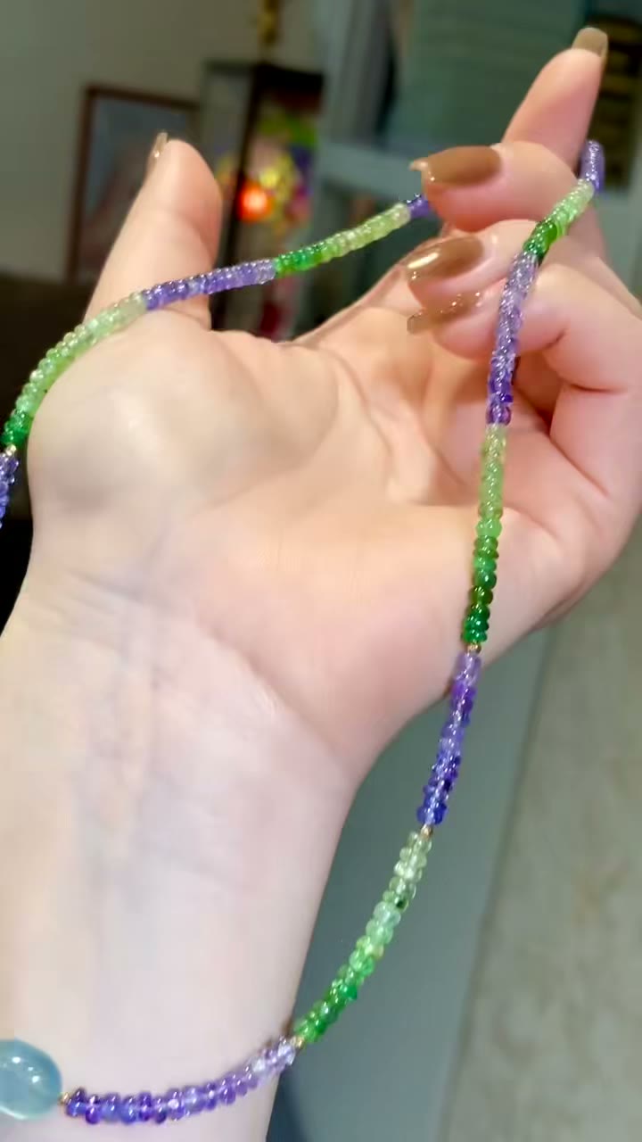 Gradient Abacus Bead Necklace with Gold Cabochon