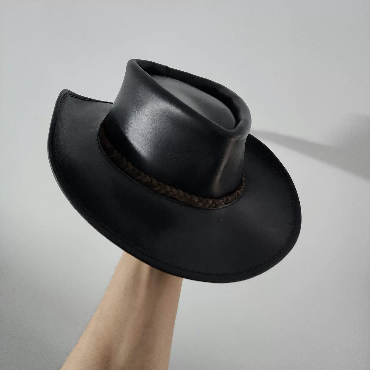 Chapeau cowboy en cuir noir artisanal