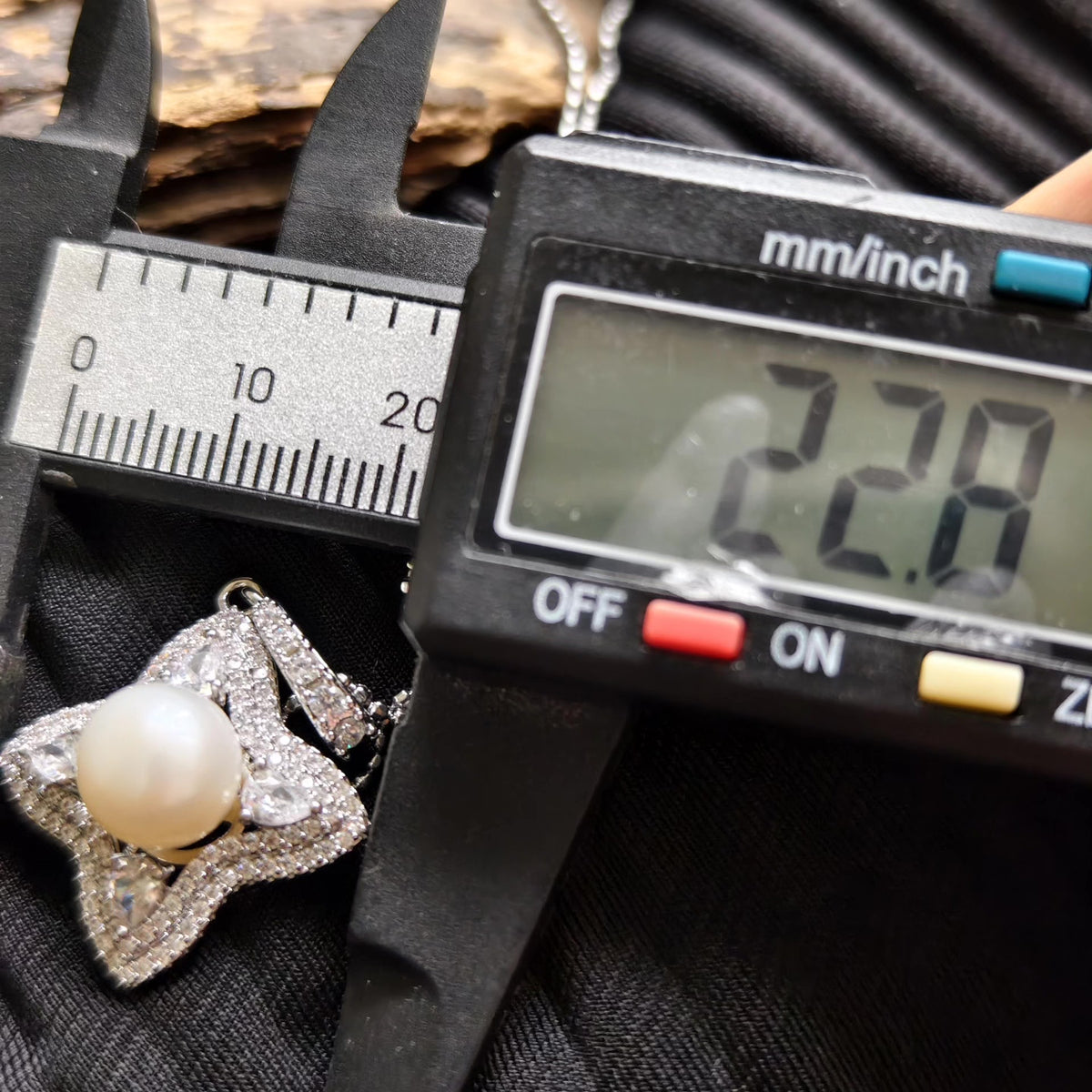 Naturperle mit vierzackigem Stern-Anhänger