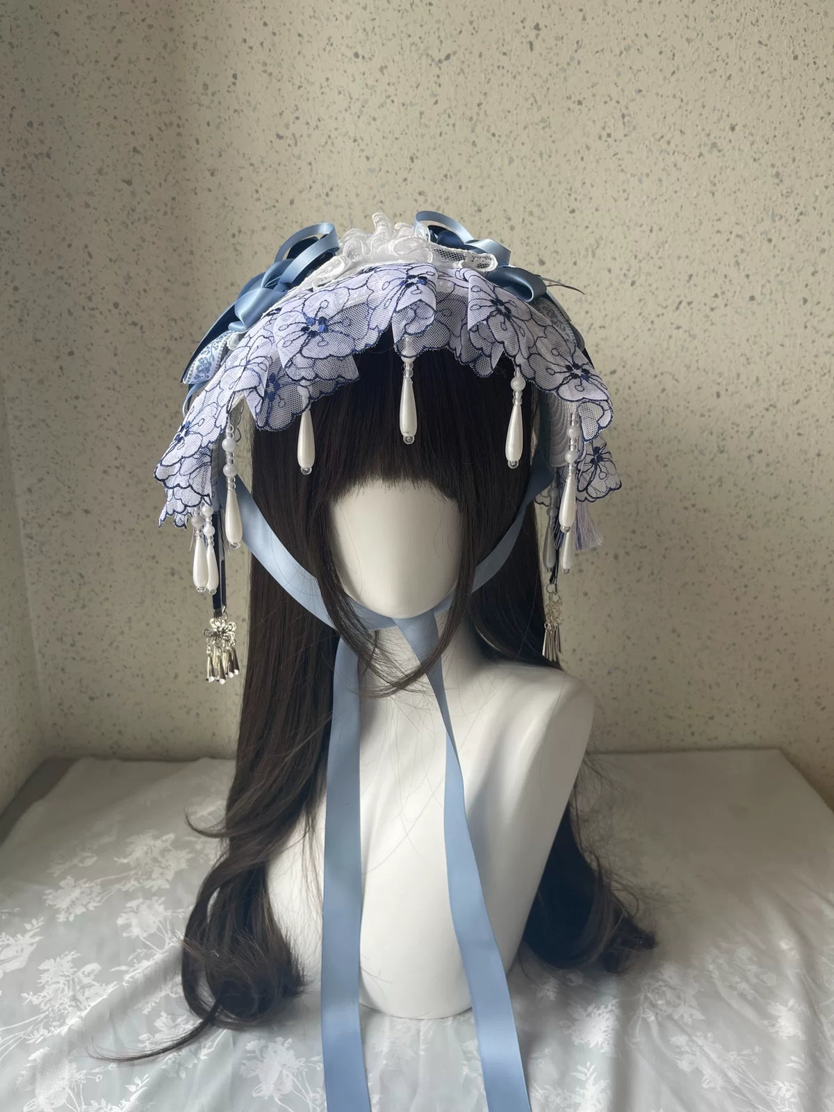 Bonnet Lolita de Renda Azul e Branco