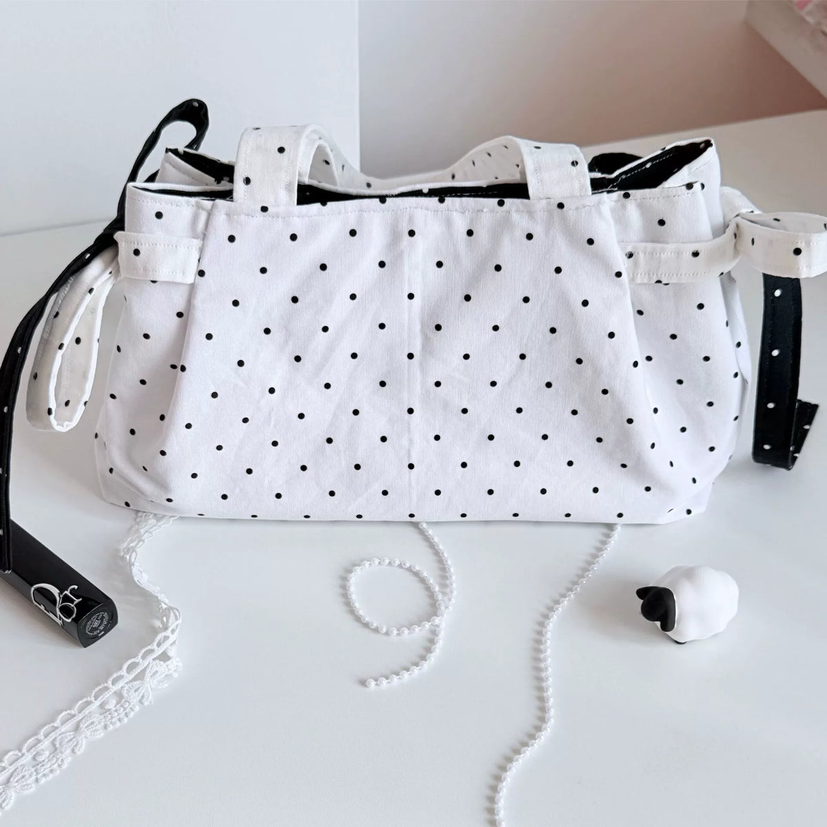 Borsa tote bianca a pois con fiocchi