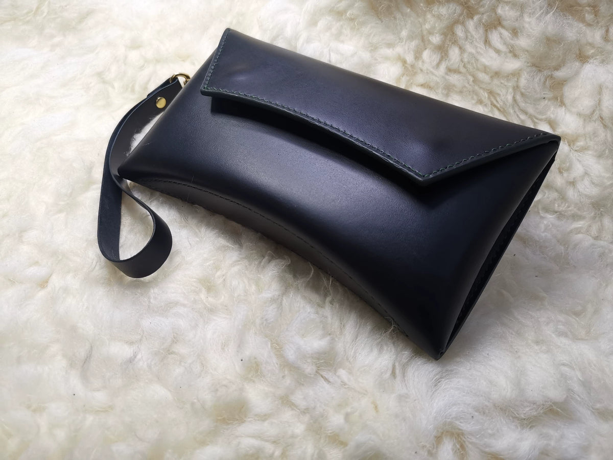 Bolso de mano y funda para móvil de cuero de grano entero cosido a mano