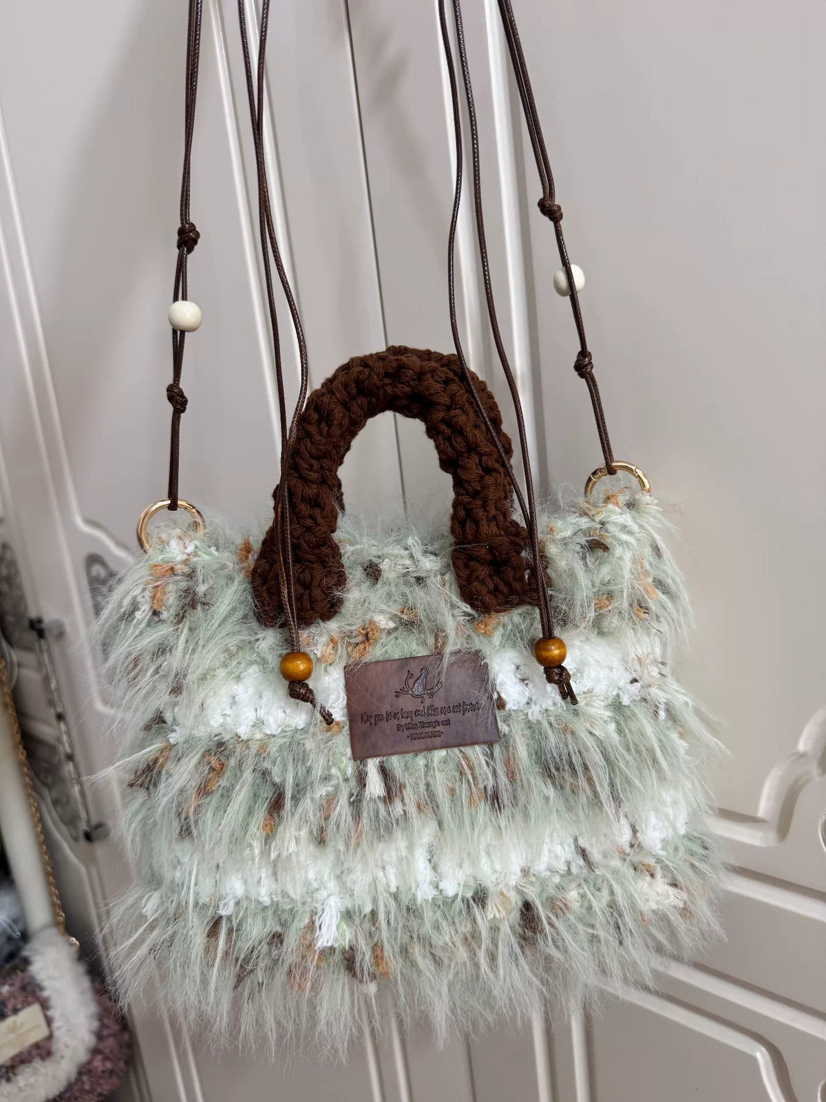 Schultertasche mit mintgrünen Fransen