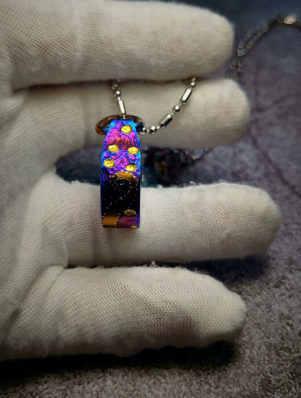 Pendentif collier boussole miniature titane