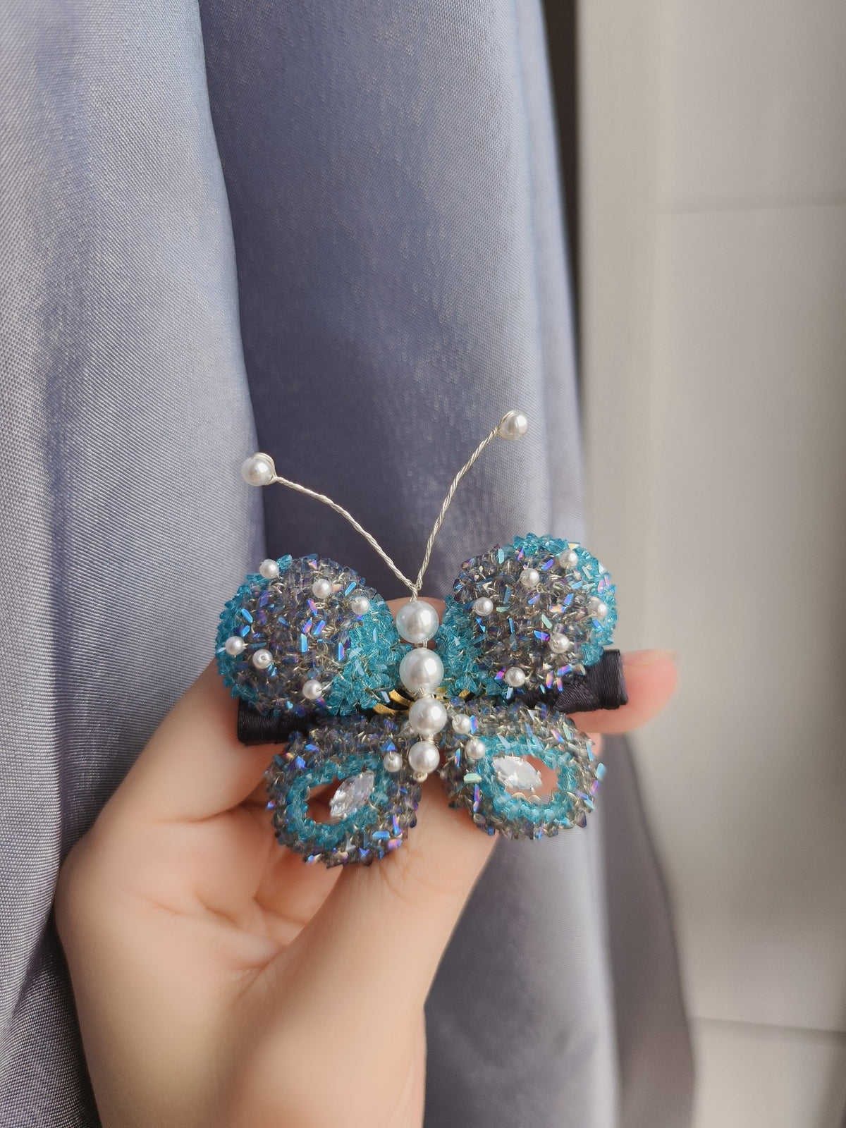 Butterfly Hair Clip Iridescent Gradient Blue