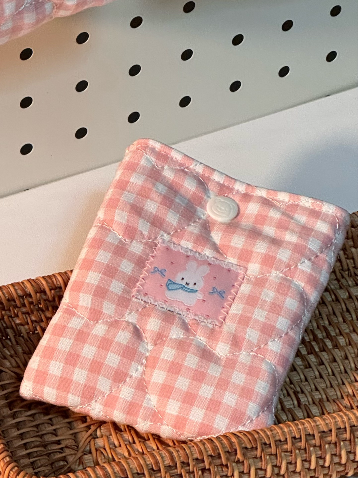 Bolsa de Cartões e Auriculares em Algodão Acolchoado Rosa Feita à Mão