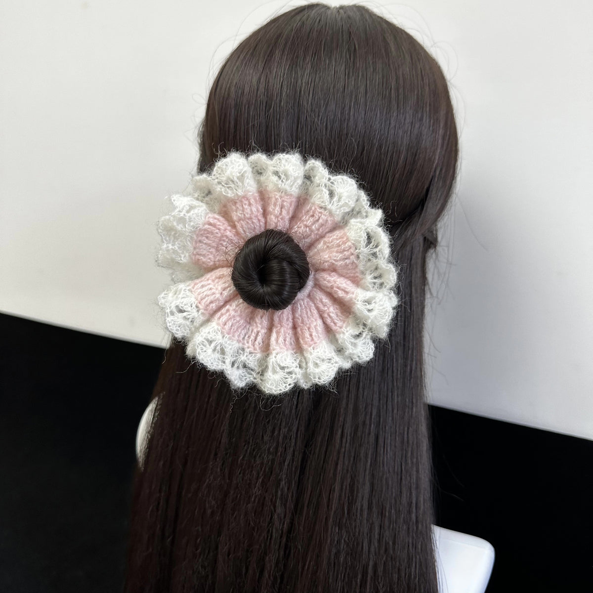 Elástico de cabelo de croché feito à mão, rosa e branco, com folhos