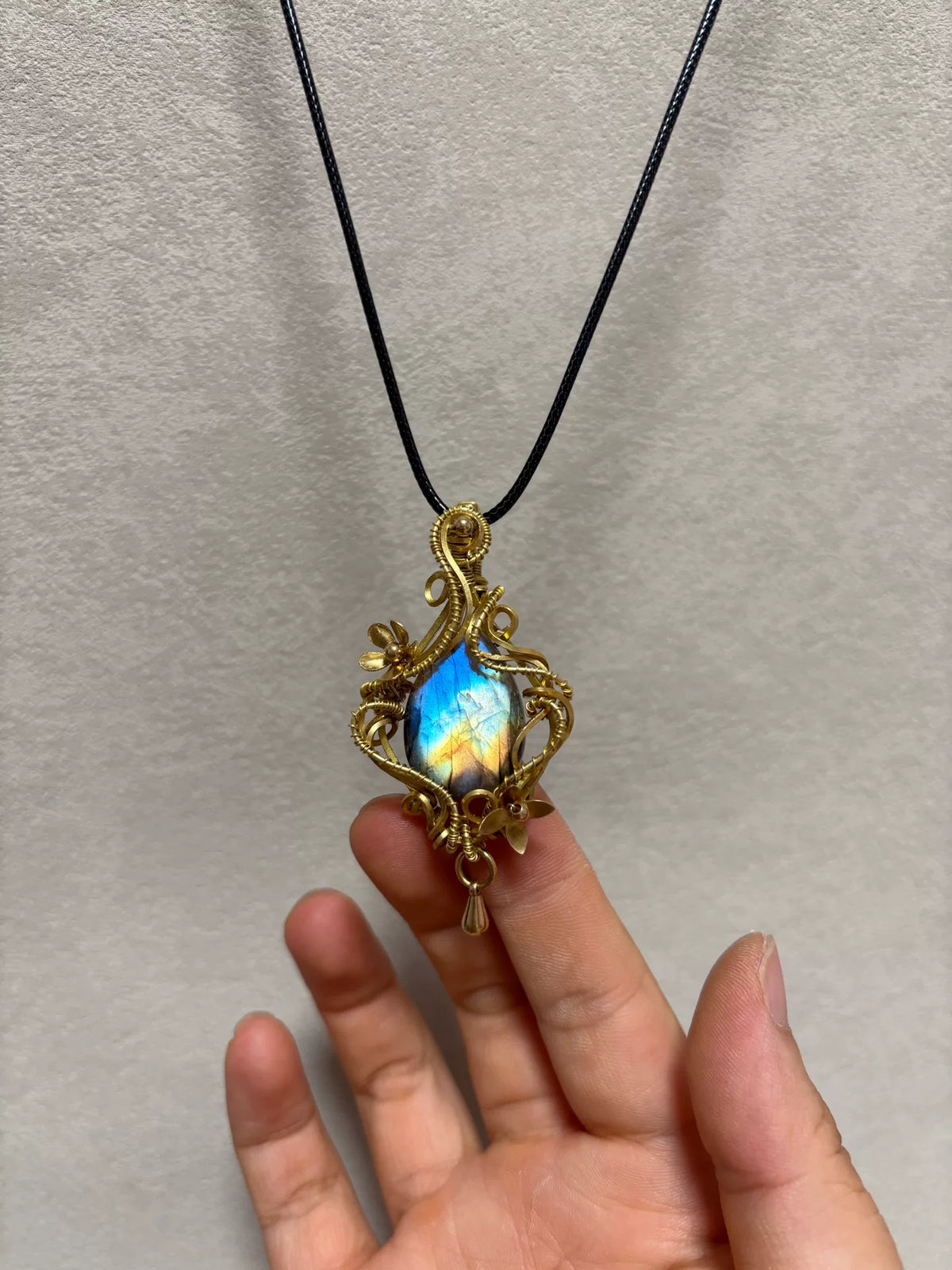 Handmade Labradorite Brass Wire Necklace