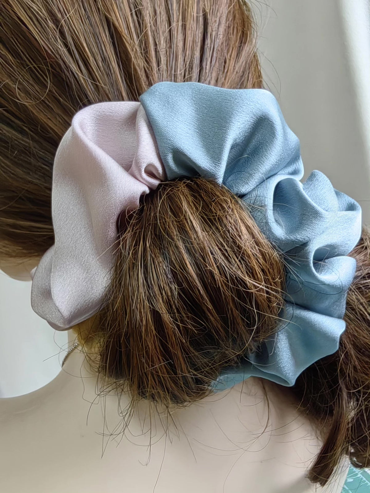 Tri-farbiges Kunstseide-Scrunchie