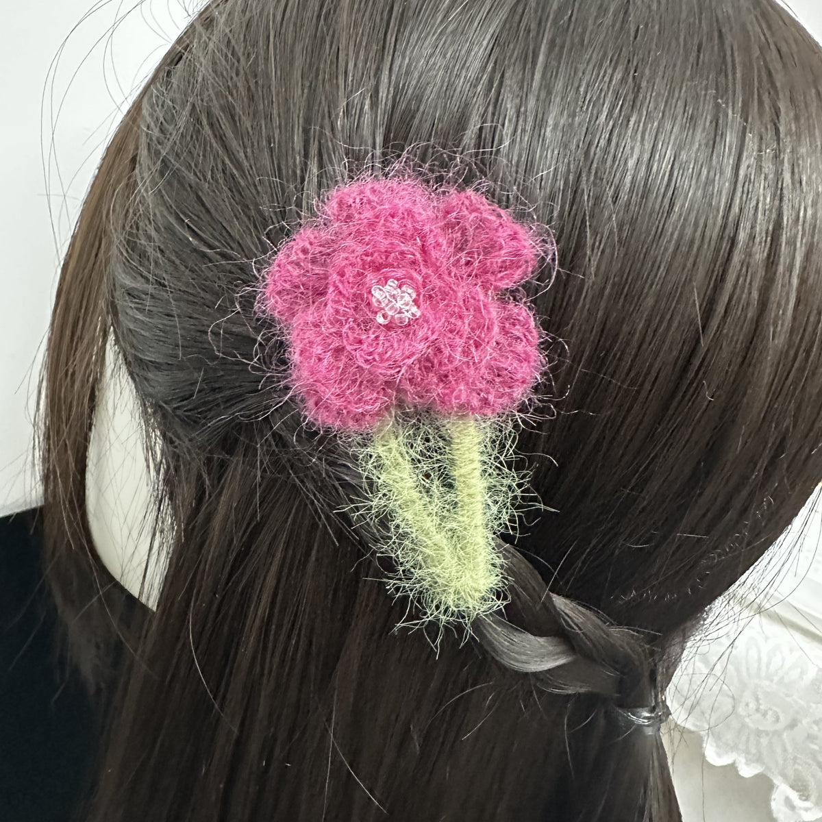 Clipe de Cabelo Flor Rosa em Croché Feito à Mão