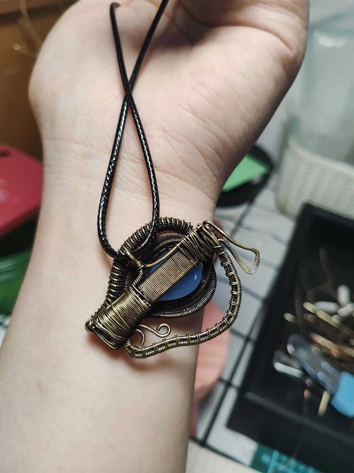Eye of Horus Wire Wrapped Pendant Blauwe Chalcedon