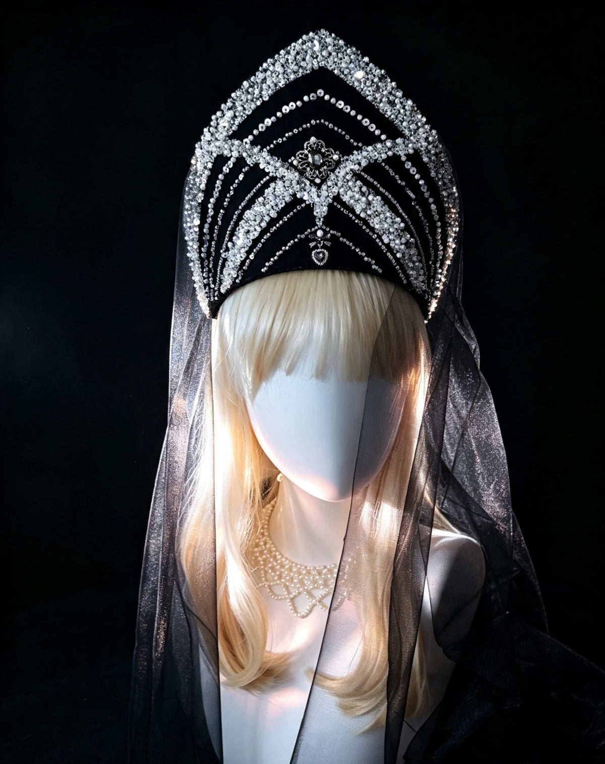 Couronne Lolita noire à filigrane argenté