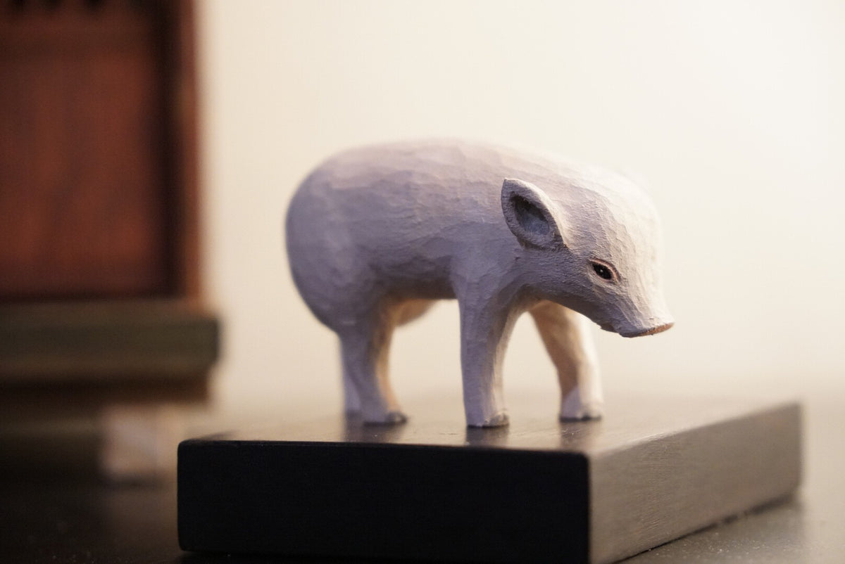 Handgeschnitzte Holzfigur Schwein
