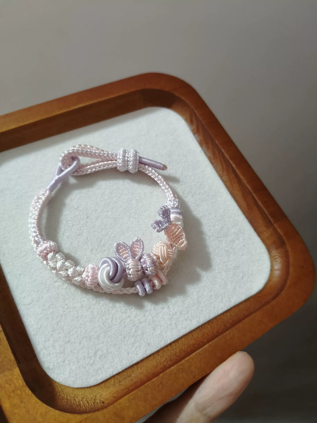 Bracciale in cordino intrecciato a mano sfumatura rosa e bianco