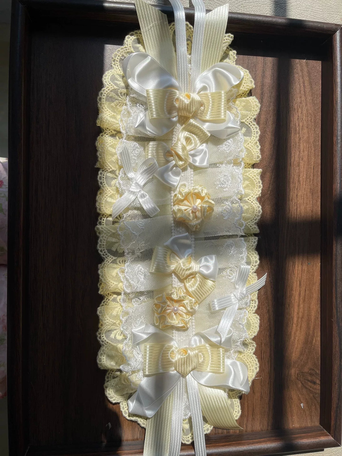 Diadema Lolita Artesanal Amarillo y Blanco con Encaje