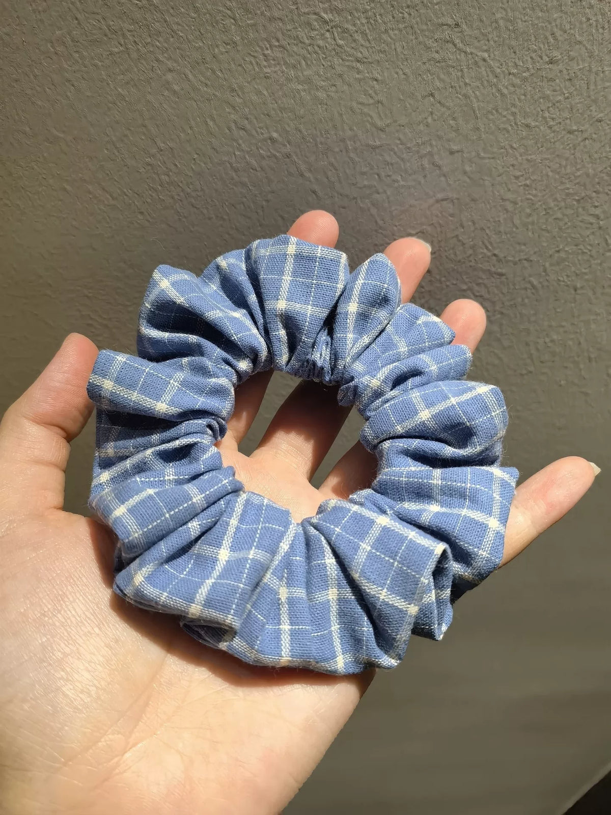 Elastico per capelli in cotone a quadretti blu