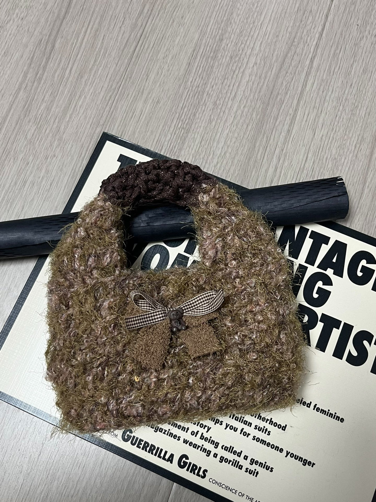 Braune Häkel-Hobo-Handtasche mit Schleife