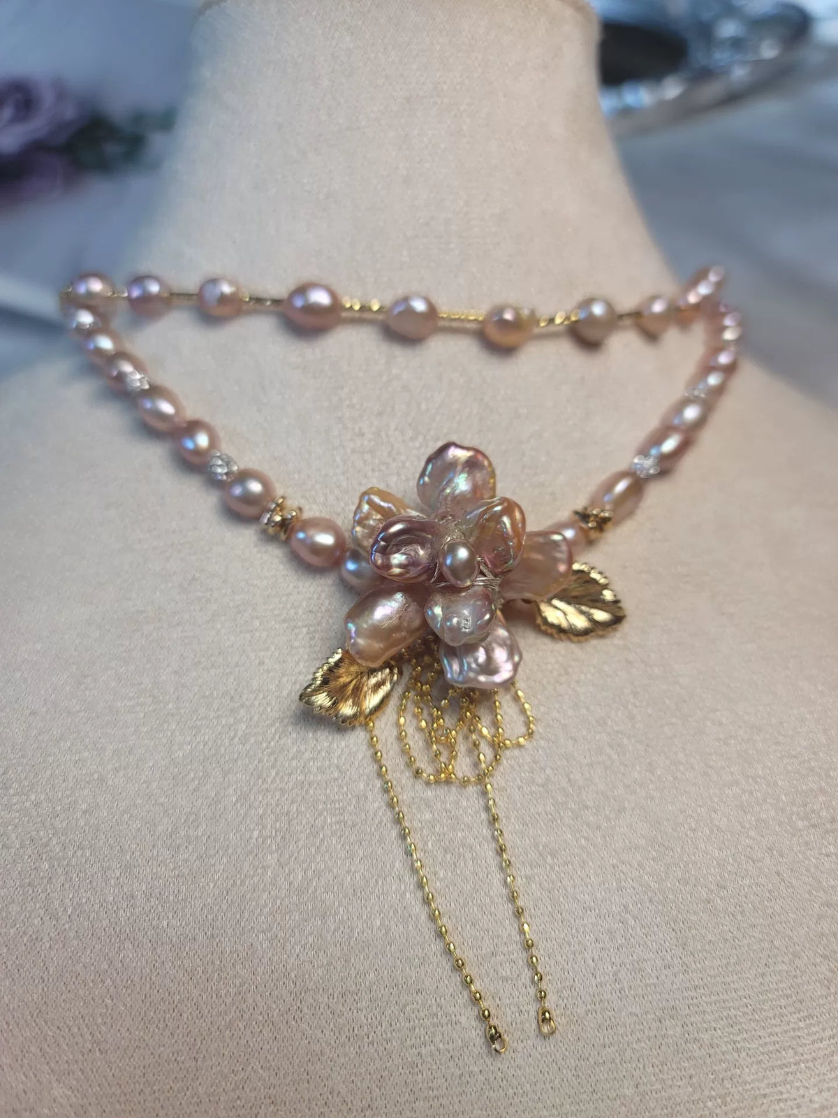Set Collana e Bracciale con Fiore in Perle Naturali