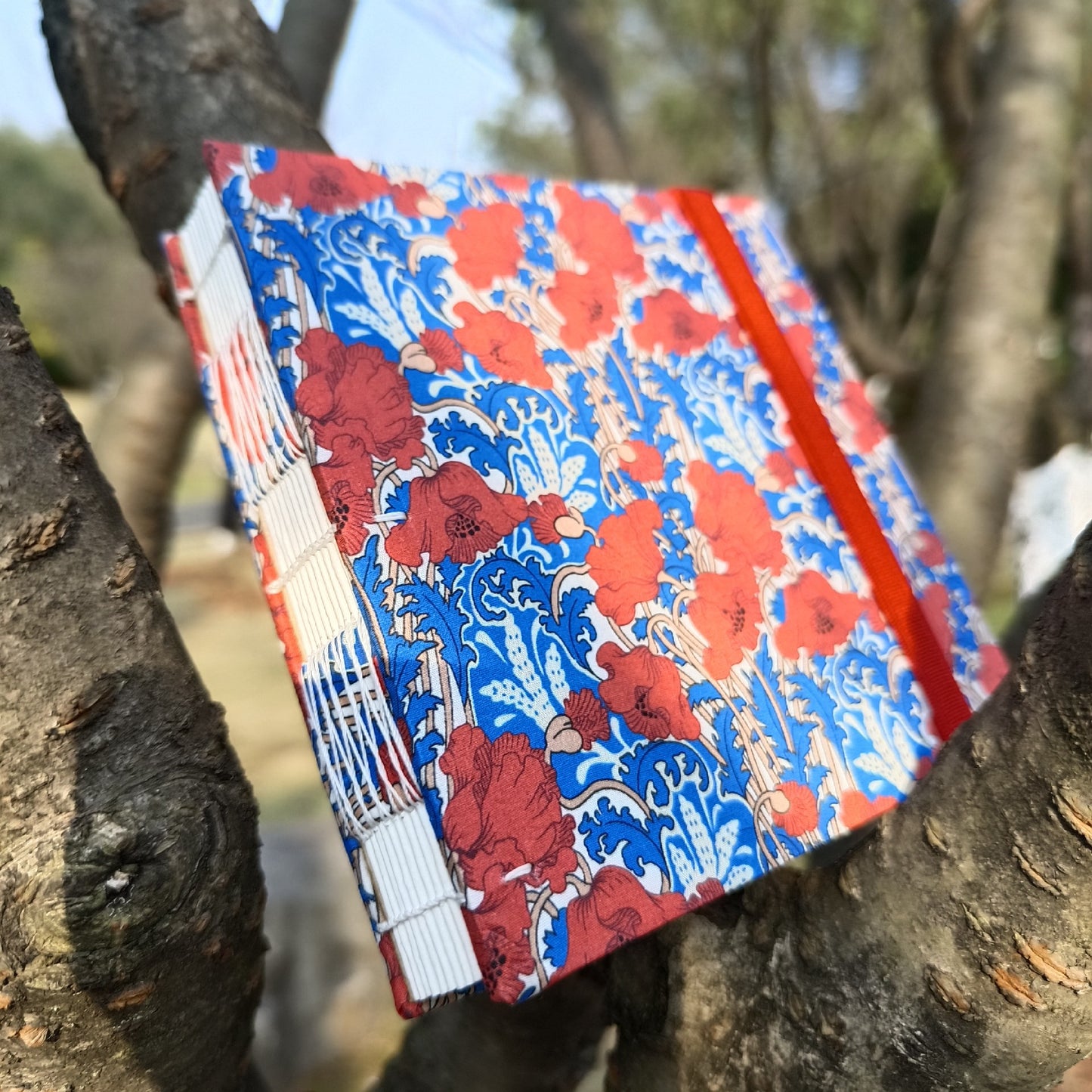 Custom Handmade Watercolor Sketchbook with Coptic Stitch Binding and 300gsm Semi-Cotton Paper