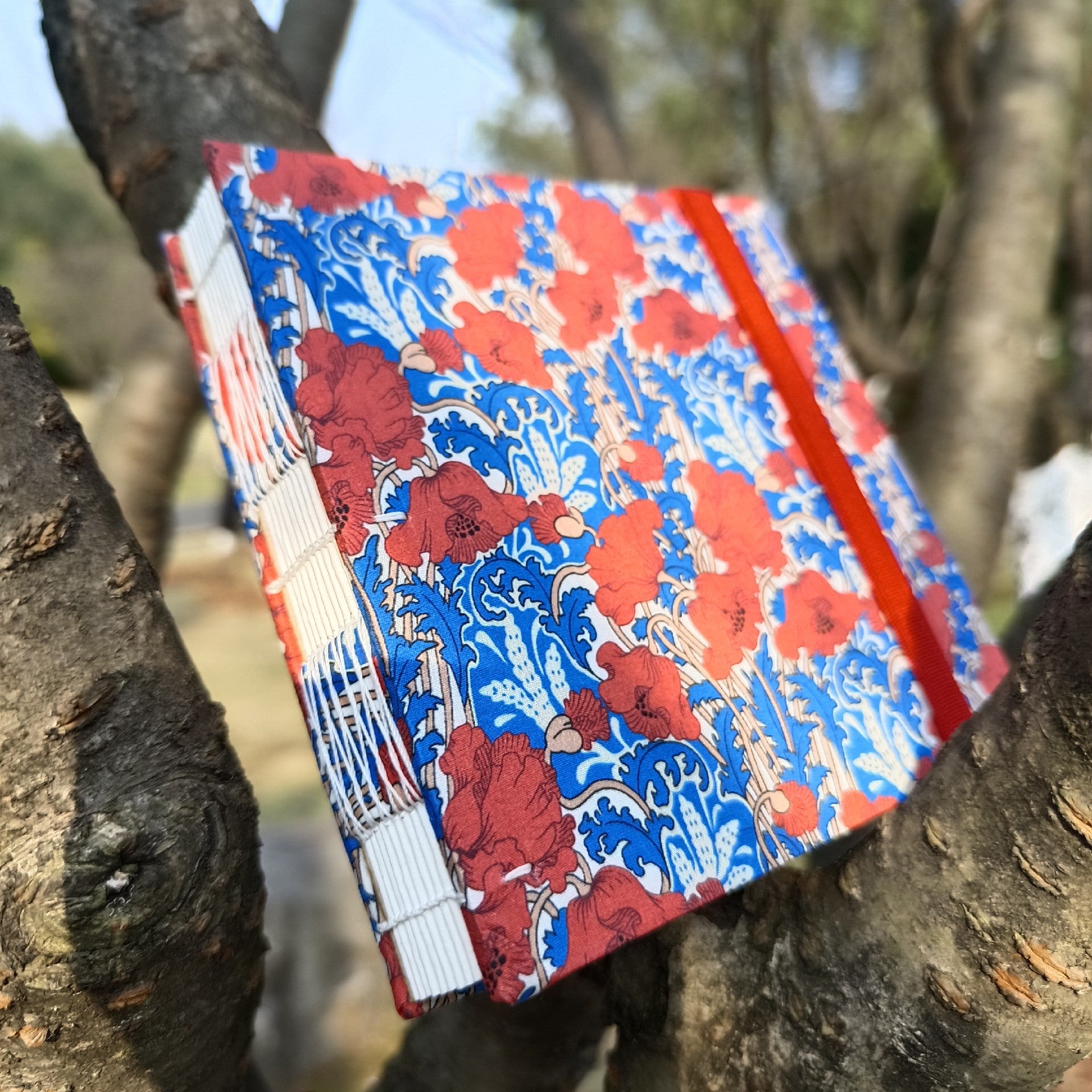 Custom Handmade Watercolor Sketchbook with Coptic Stitch Binding and 300gsm Semi-Cotton Paper