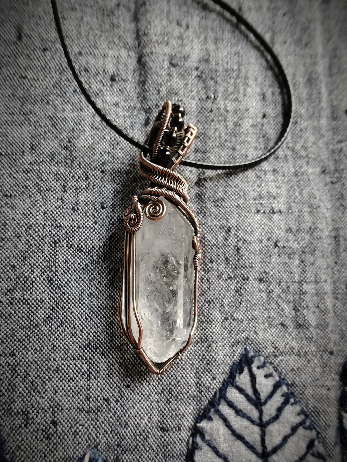 Colar com Pendente de Cristal Herkimer Branco e Cobre