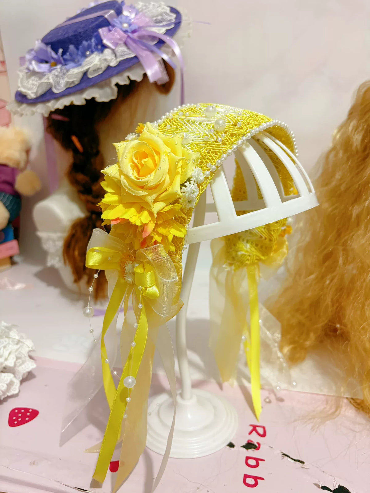Gult Lolita-pannband med spets, pärlor och blommor