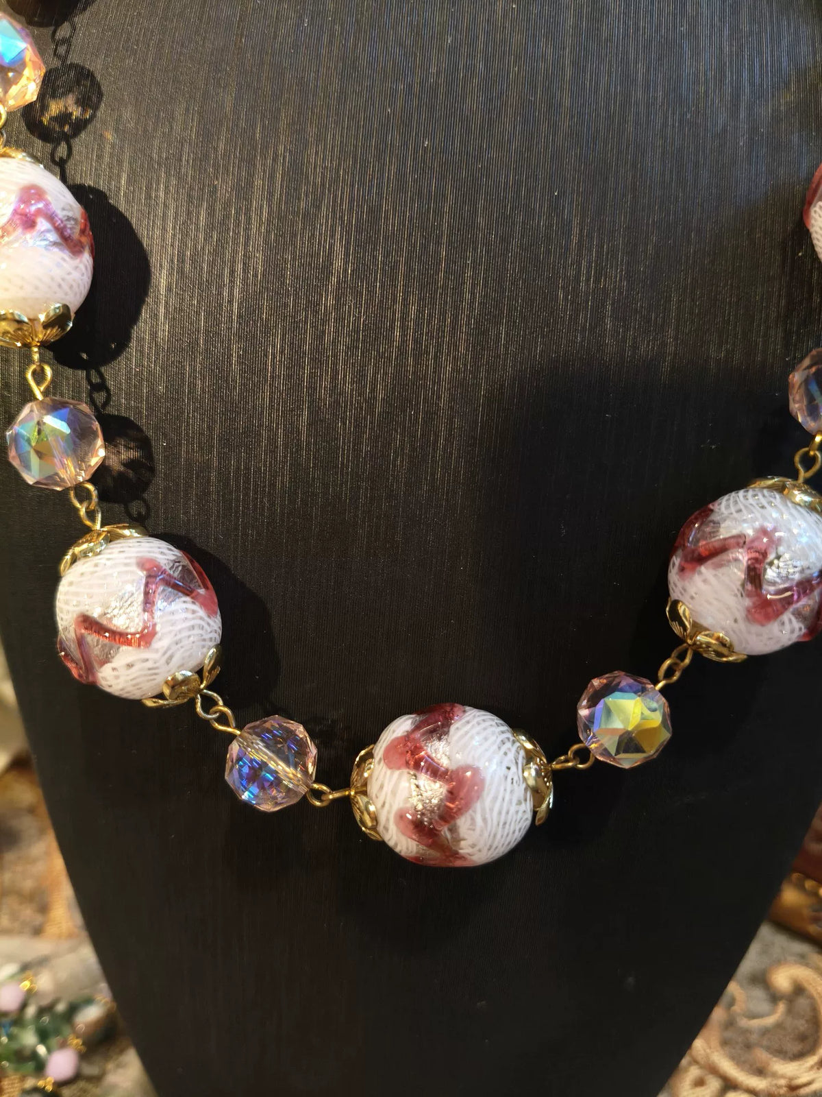 Collier gâteau en verre italien rose et perles de cristal