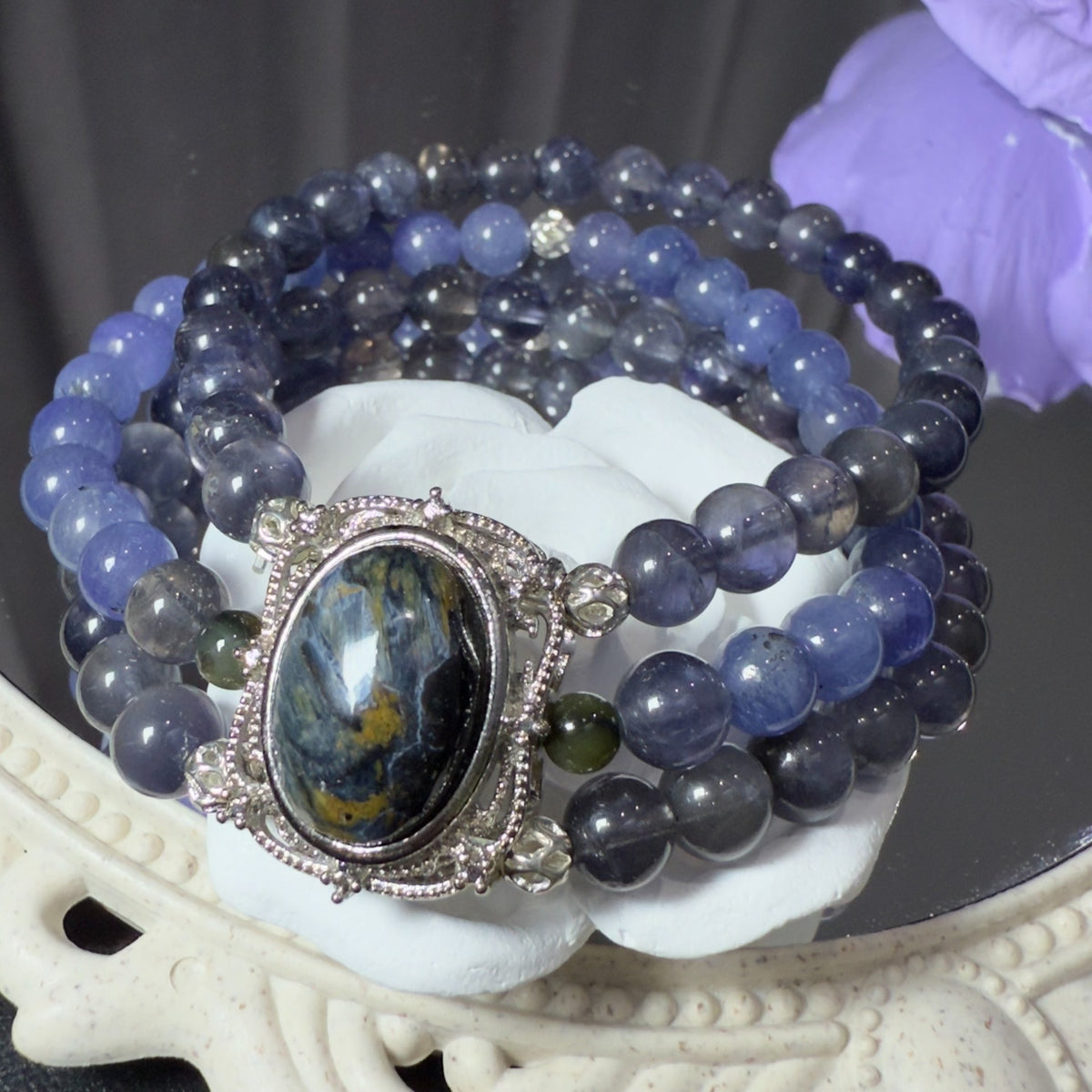 Bracelet à trois rangs de perles de cristal naturel
