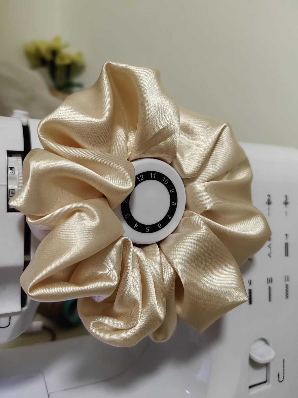 Scrunchie in raso champagne