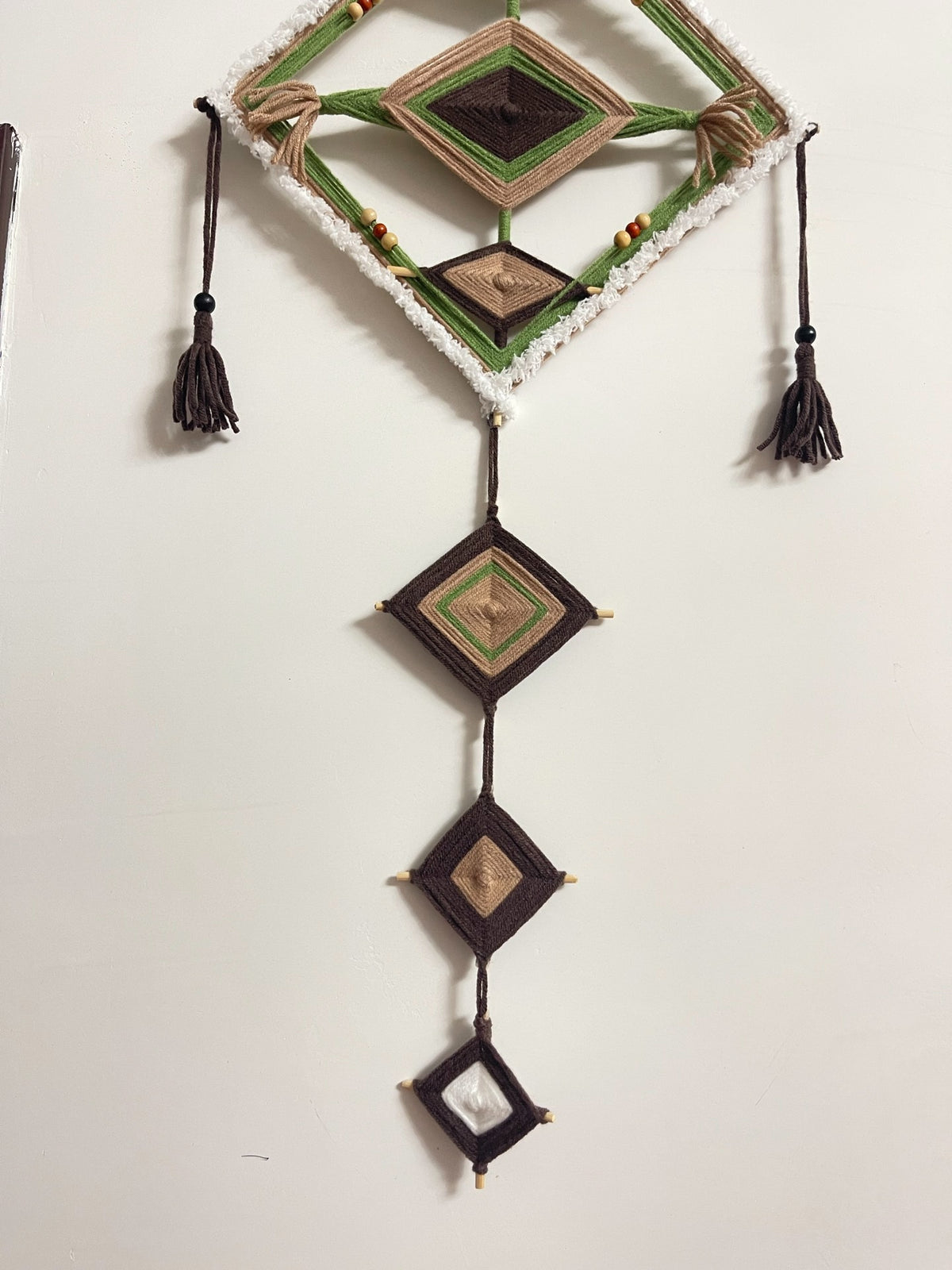 Handgefertigtes Boho-Mandala-Wandbild aus Garn