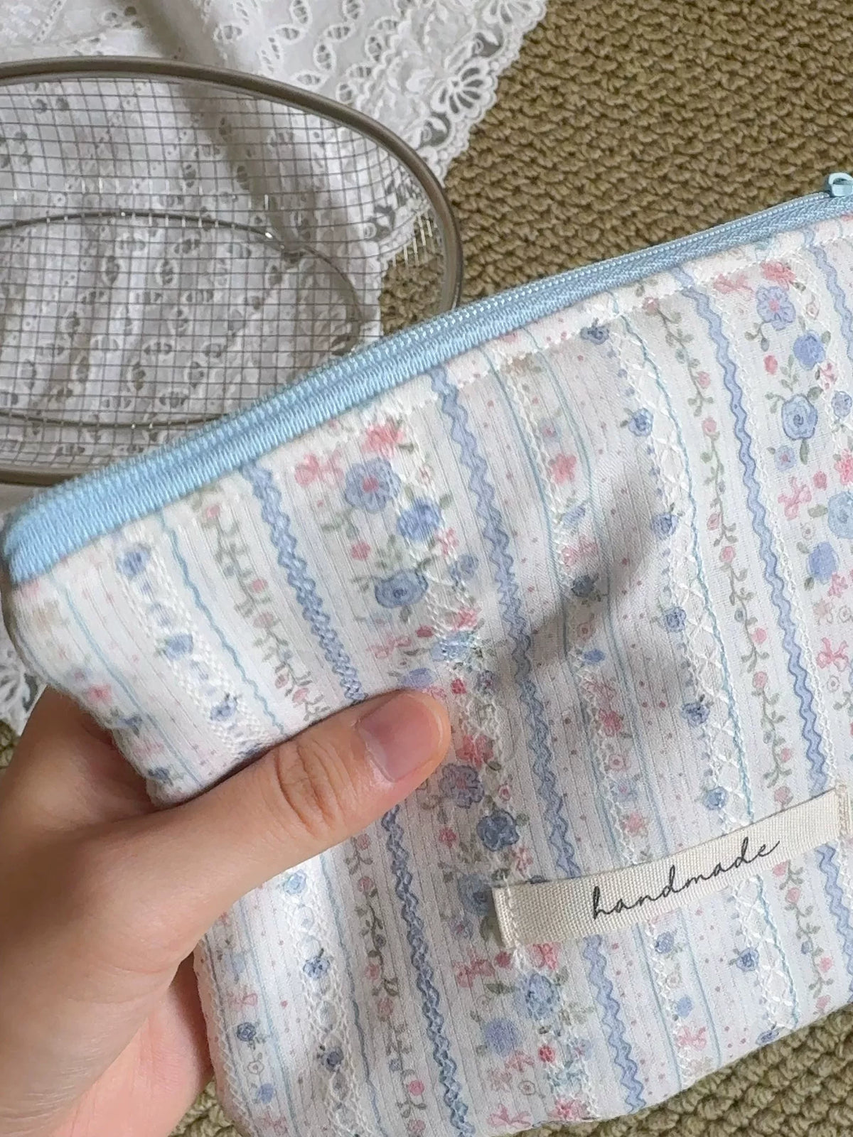 Astuccio in Jacquard Floreale Blu con Cerniera