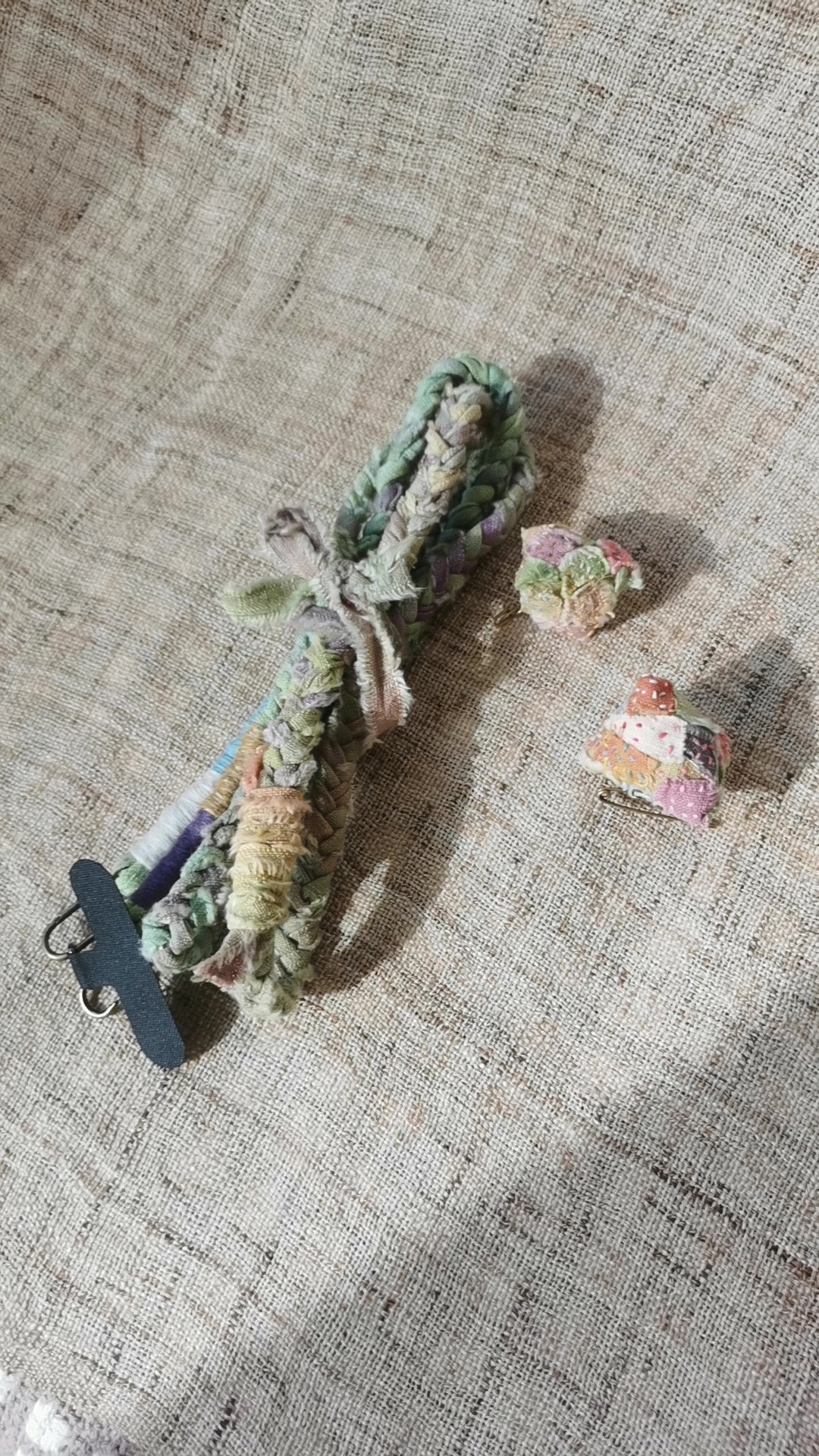 Cordão para Telemóvel em Algodão Feito à Mão com Pingentes Zongzi