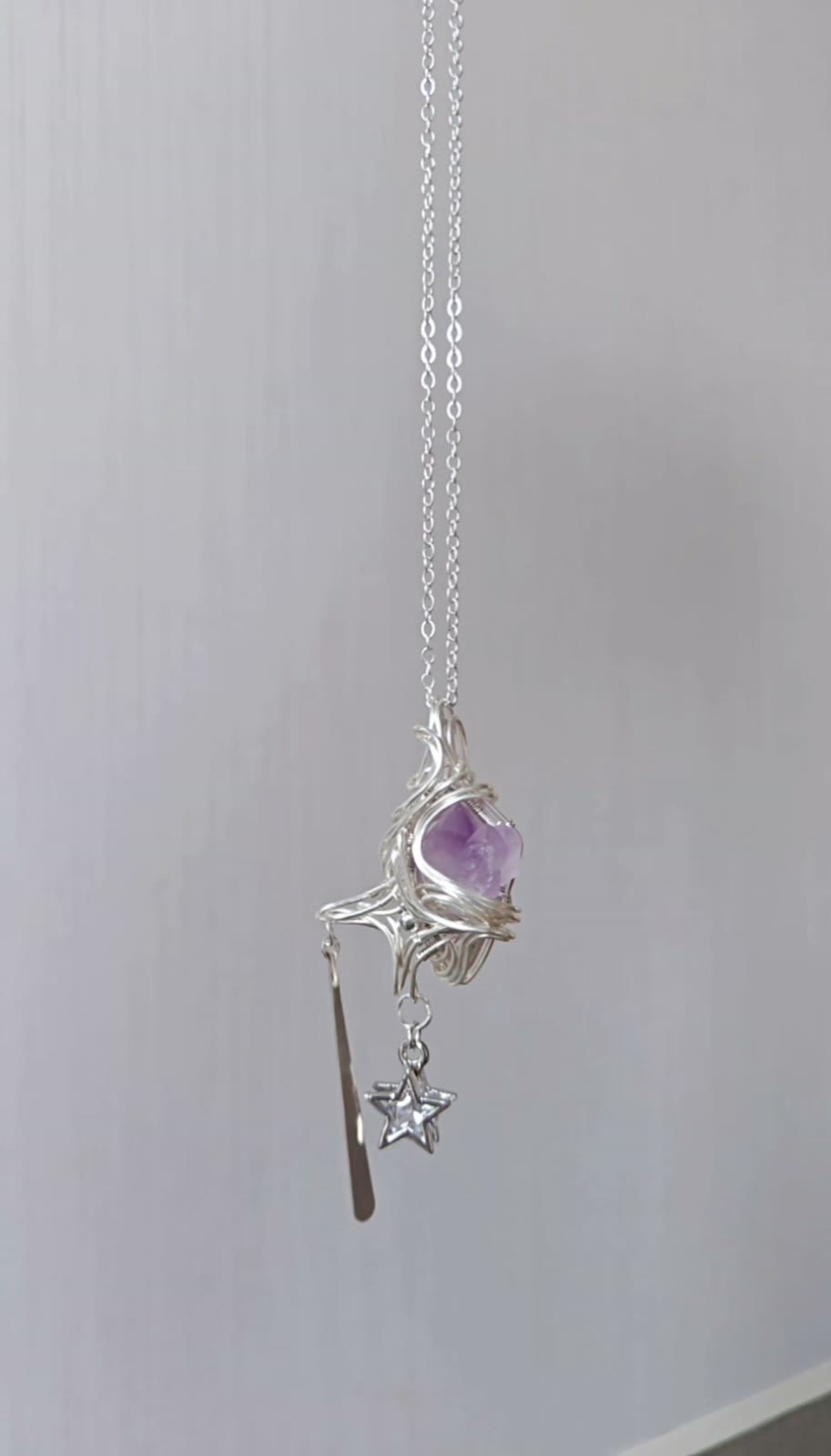 Collier pendentif améthyste artisanal torsadé de fil